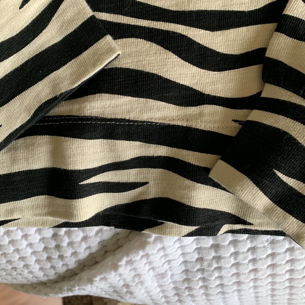 Loft Zebra 🦓 print, puff sleeve sweatshirt - Picture 9 of 10